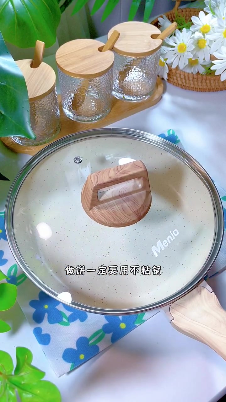 5分钟就可以搞定宝宝辅食|奶香鸡蛋饼 八个月以上宝宝就可以吃,软软嫩嫩的,像面膜一样薄