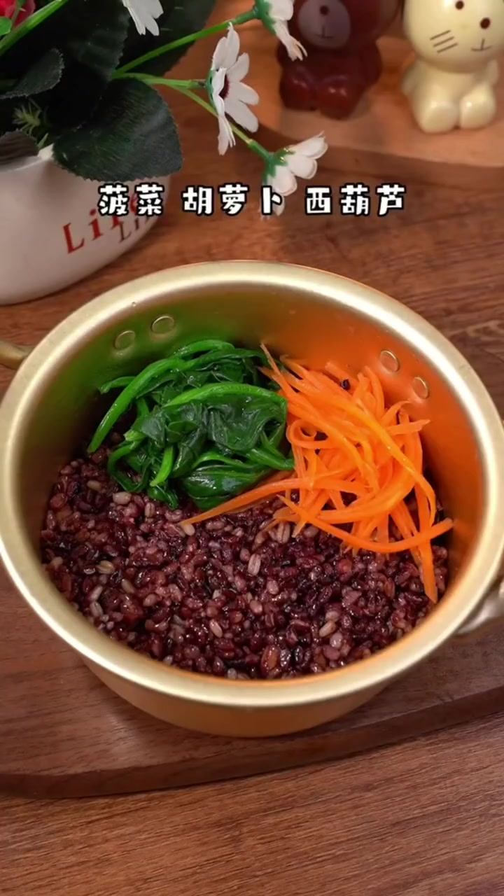 下班不知道吃什么的,可以试试这个有肉、有菜、又有蛋的 韩式拌饭,关键做法超简单,还很好吃哦