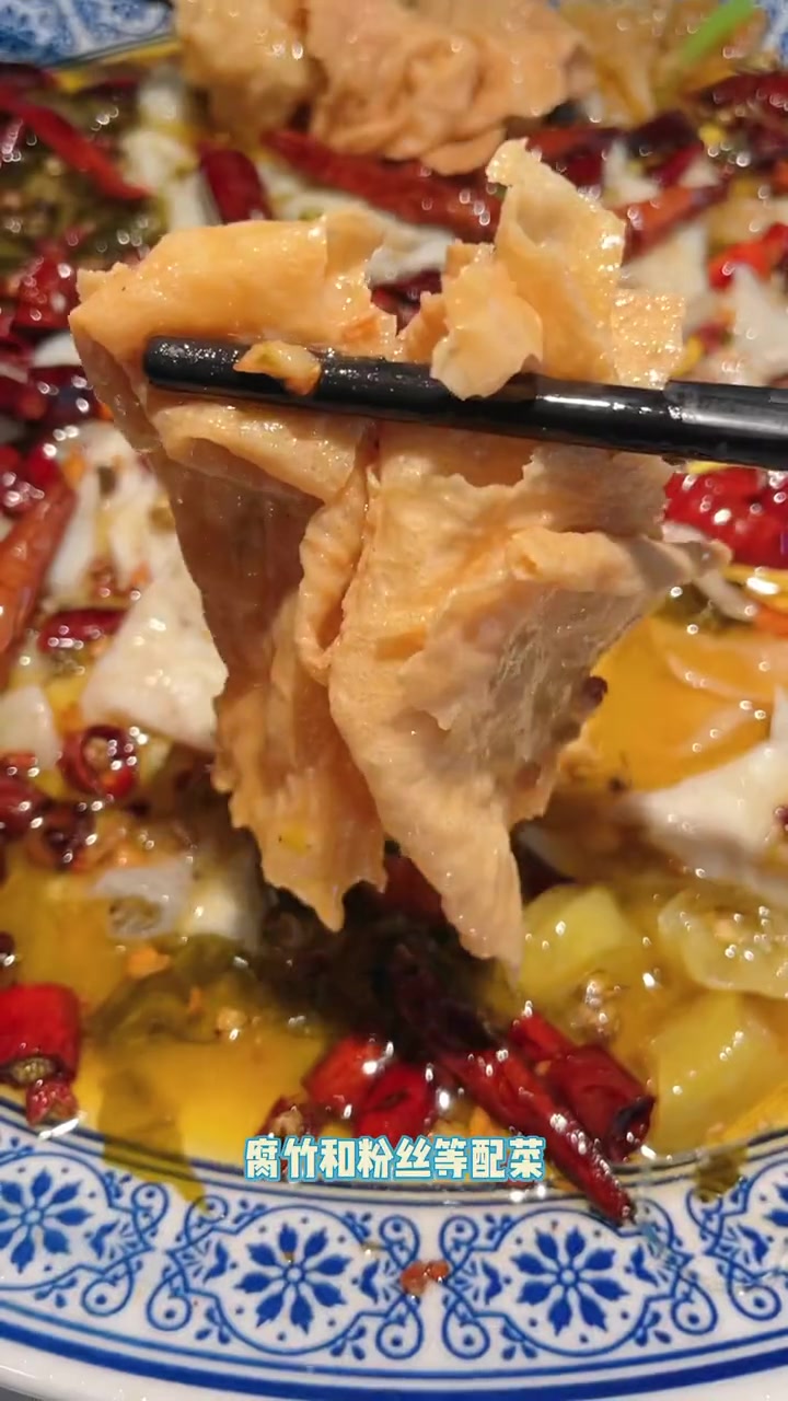 桂二这家老坛酸菜鱼真的太美味了,现在88就可以吃到老坛酸菜鱼了,还送有腐竹、莴笋、粉丝等配