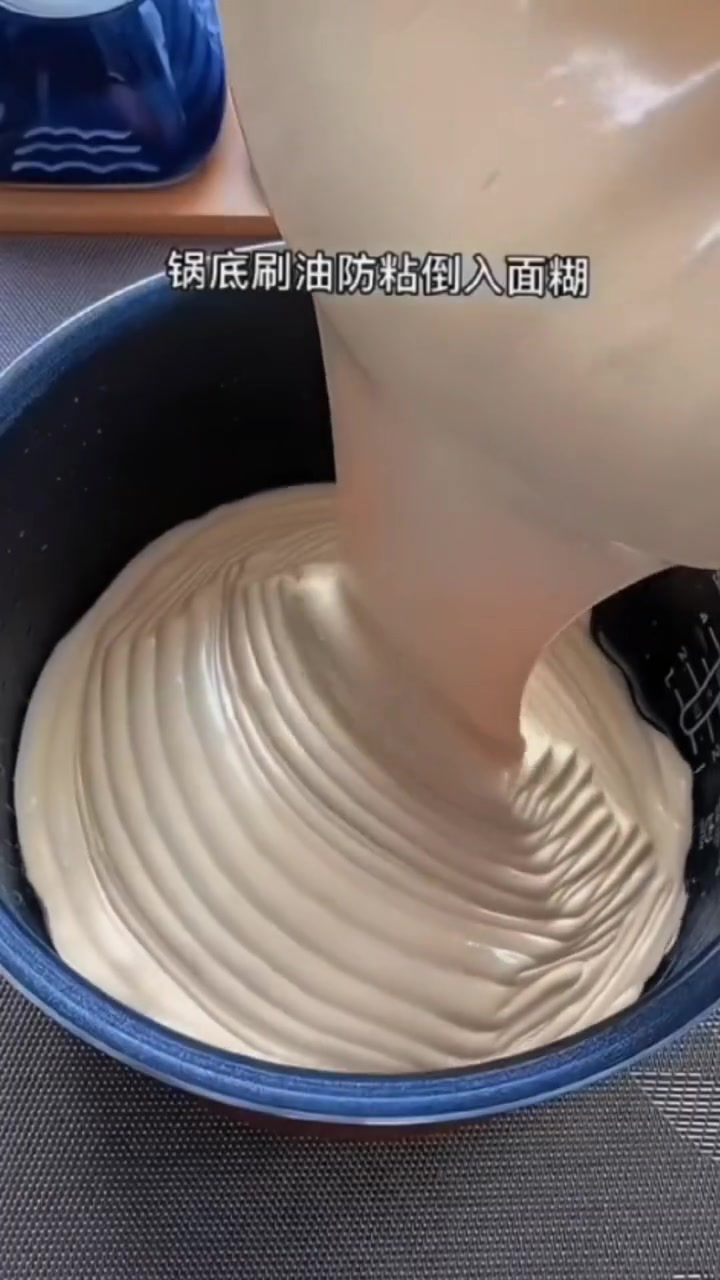 只要家里有鸡蛋和电饭煲,加上 蛋糕预拌粉 就能做出蓬松香软的蛋糕,多种口味,简单又好吃 蛋