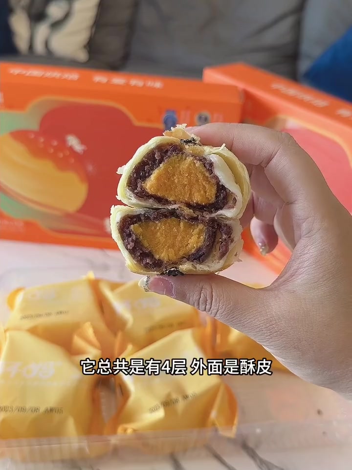 每年中秋节我都会回购轩妈蛋黄酥 我这里还便宜2盒更划算 已经吃了几年了 今年的红豆味味更是