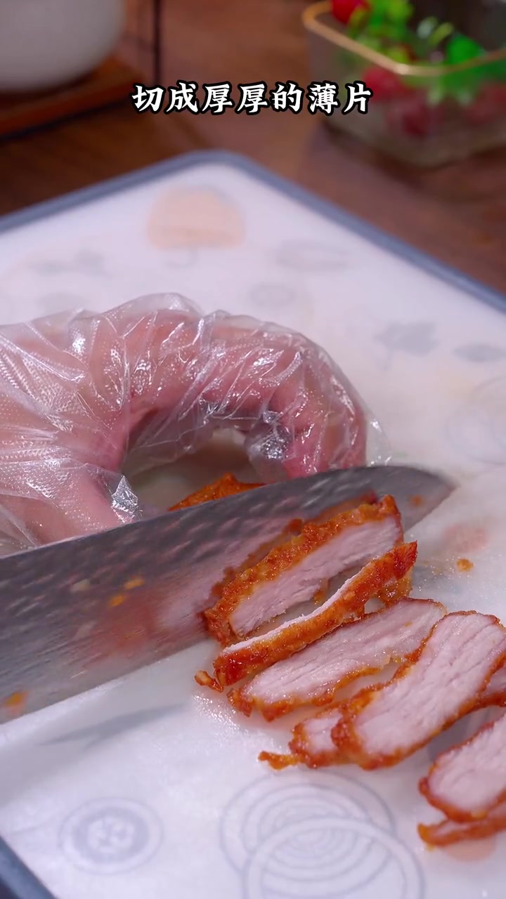 分享一个贵妃肉的新吃法,焦香酥脆,全家都很喜欢。贵妃肉 椒盐猪肉
