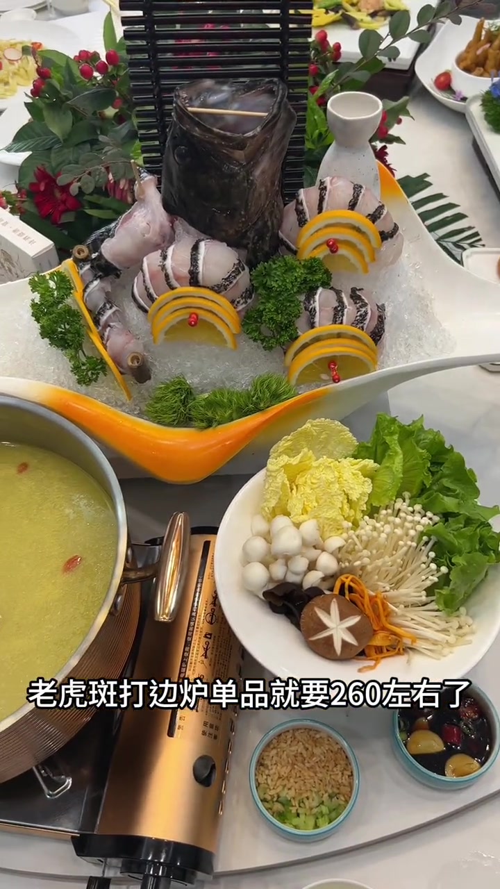 找到一家适合中秋国庆节家宴或者商务宴请的盛唐宴饭店,就在报慈路四季花园内,888套餐适合8