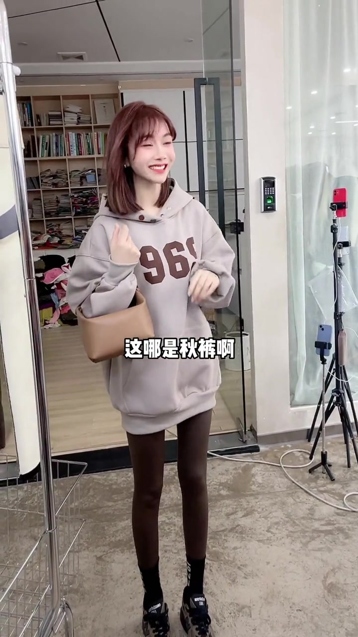 冬天一定要试下加绒鲨鱼裤!不用里三层外三层一条搞定加绒不臃肿不掉档更舒适,让你冬天也能穿出