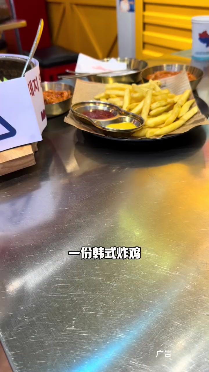 花88元就可以在银泰4楼的meetsun 韩式大排档,吃上一顿丰盛的双人餐,年轻人的打卡聚