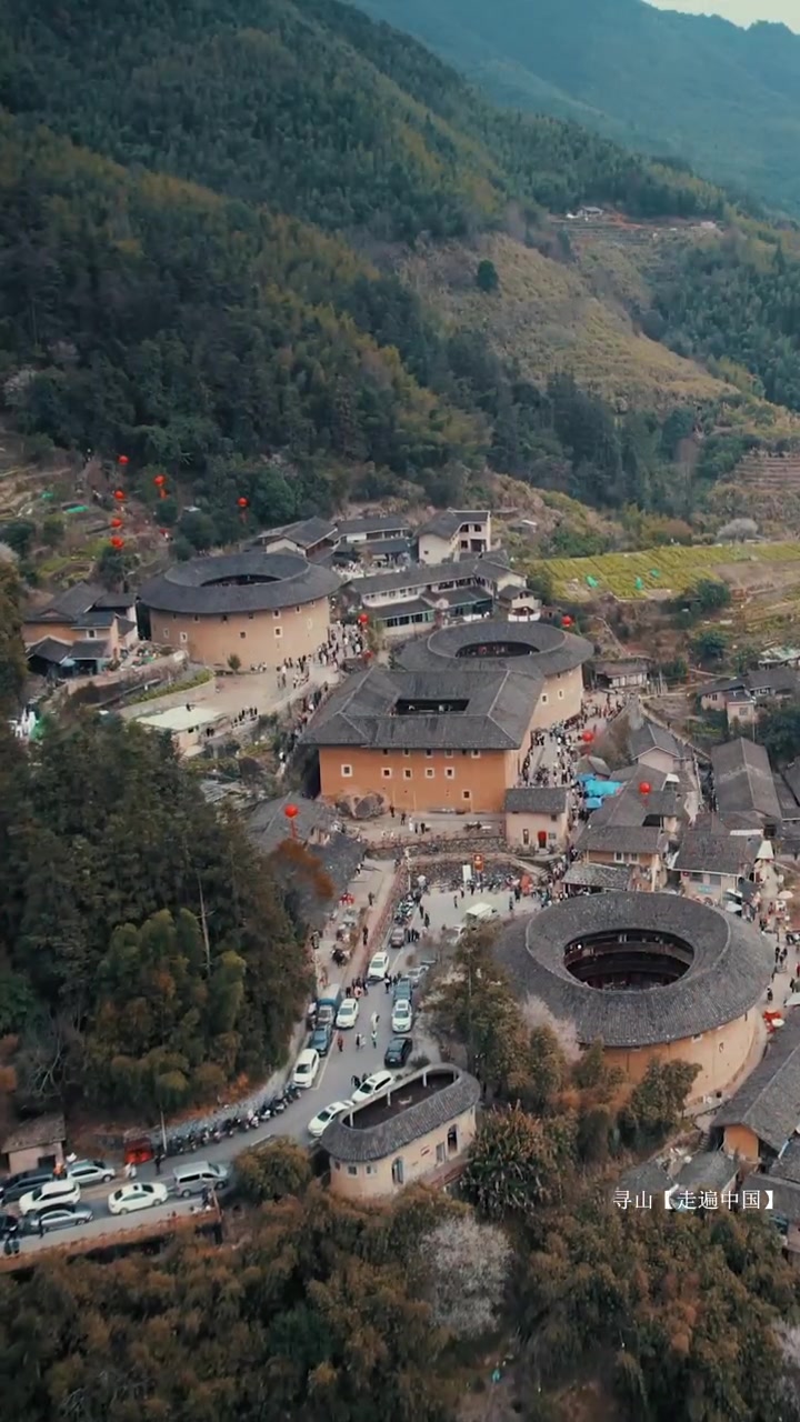 这是国内最早的住宅小区,也是大鱼海棠的神秘古堡。这里冬暖夏凉 一栋楼就可以供几百人居住。这