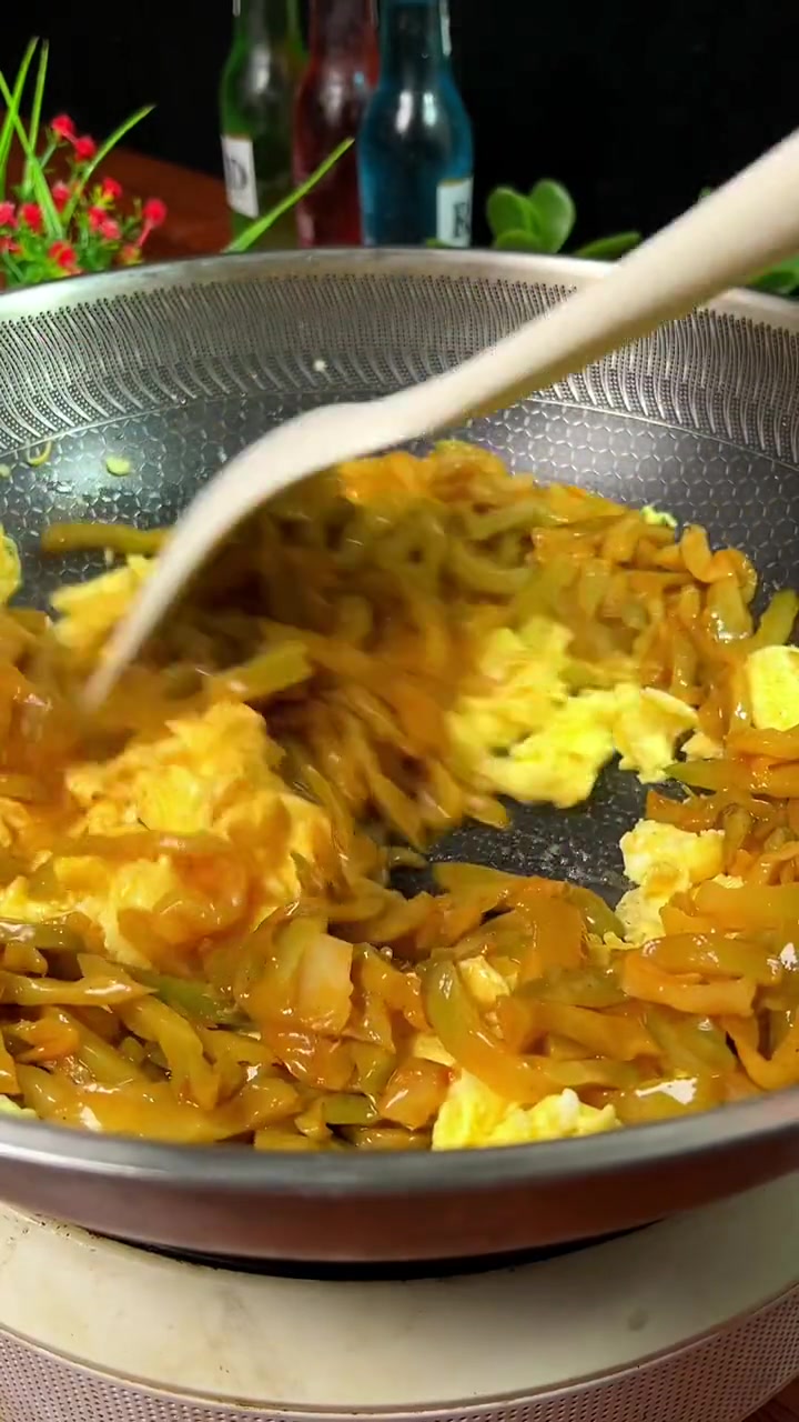 真是没有想到榨菜炒鸡蛋能这样好吃,简单好吃又解锁一道美食 美食教程 美食 榨菜炒蛋怎么做