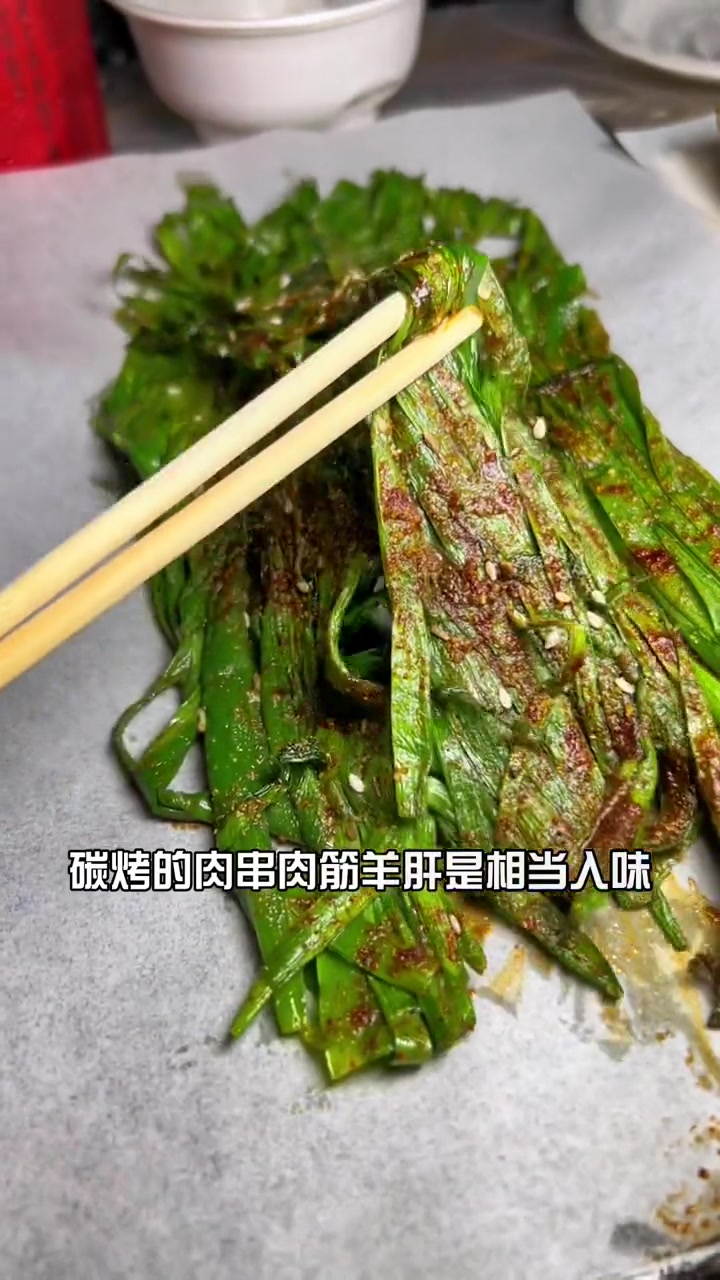 新疆小馆,招牌特色手抓羊排,碳烤就是香 新疆羊肉串 新疆美食 这新疆味道也太绝了