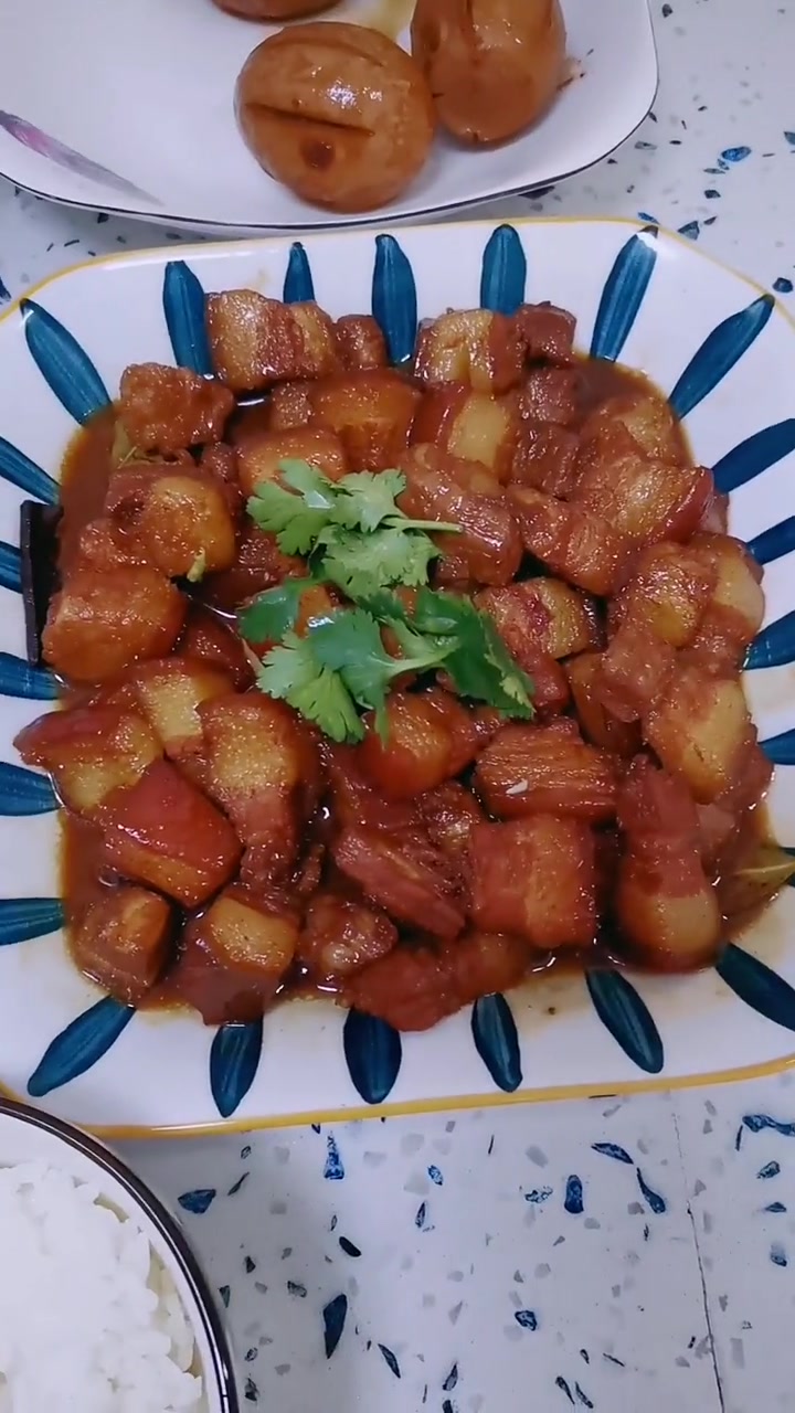 哈哈,想吃红烧肉了,主食几乎没有什么热量,可以吃几块红烧肉啦!
