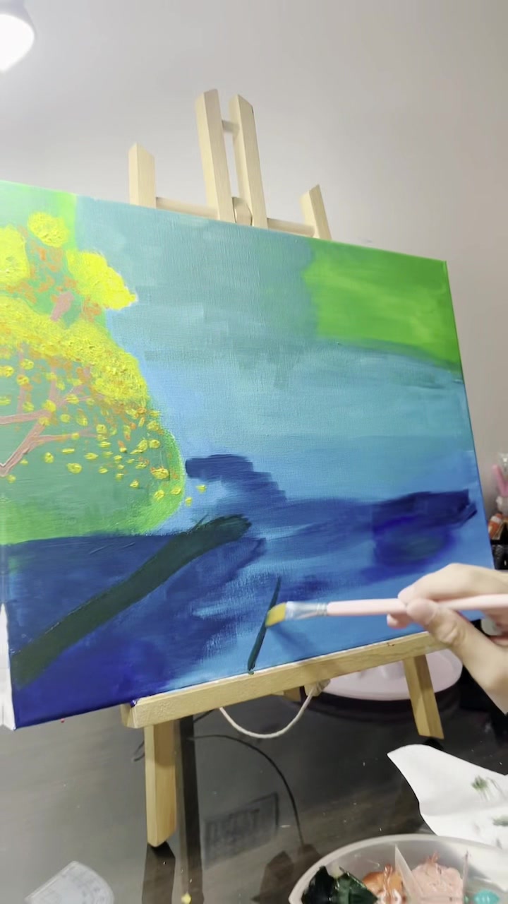 凯琳在家穷学水粉画,自己画丙烯风景画还真的有模有样的