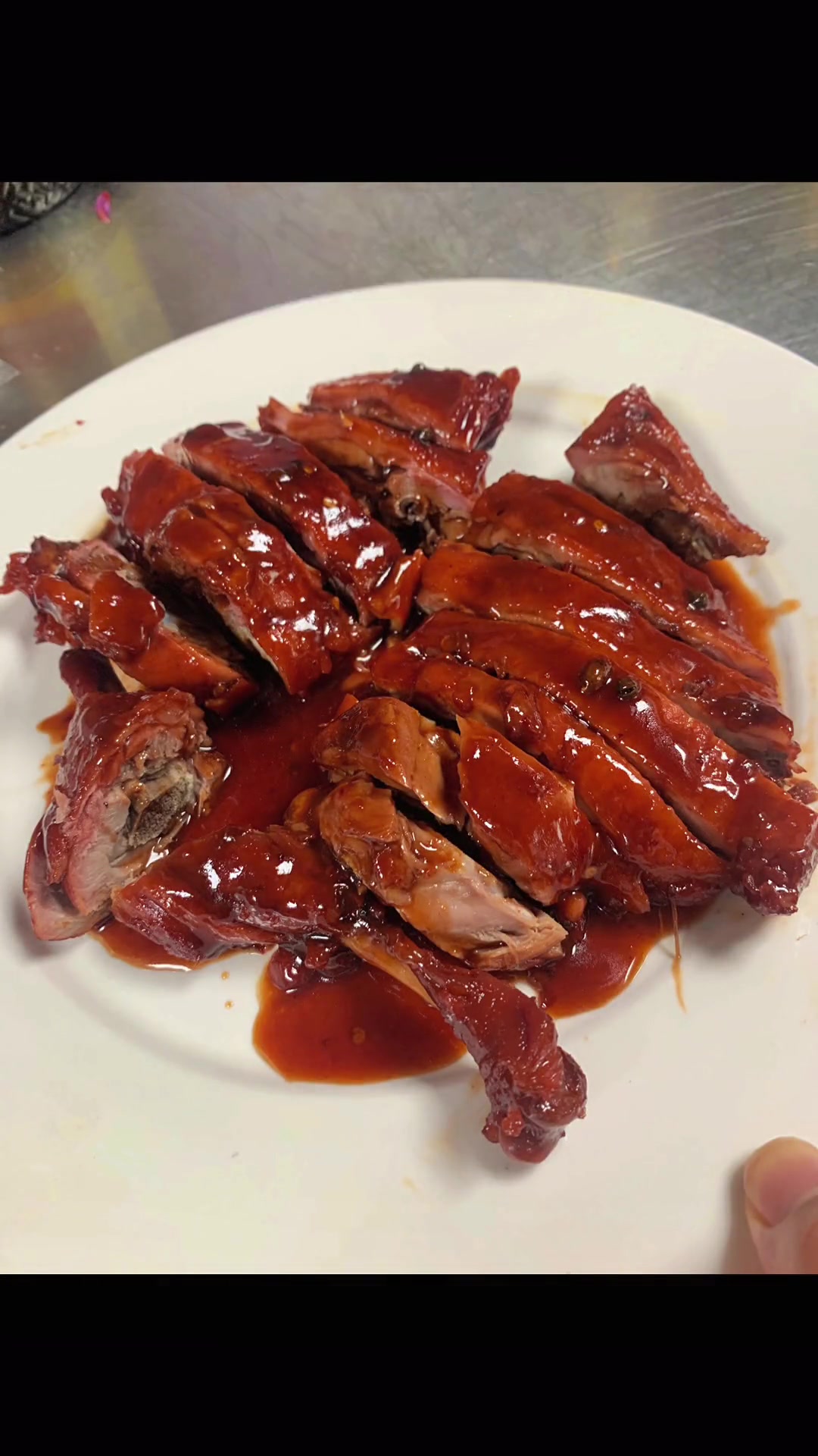 很多粉丝跟我说,条件有限,能不能帮忙想下鸭边腿能做什么菜,今天分享一道酱鸭。用鸭边腿做,酱