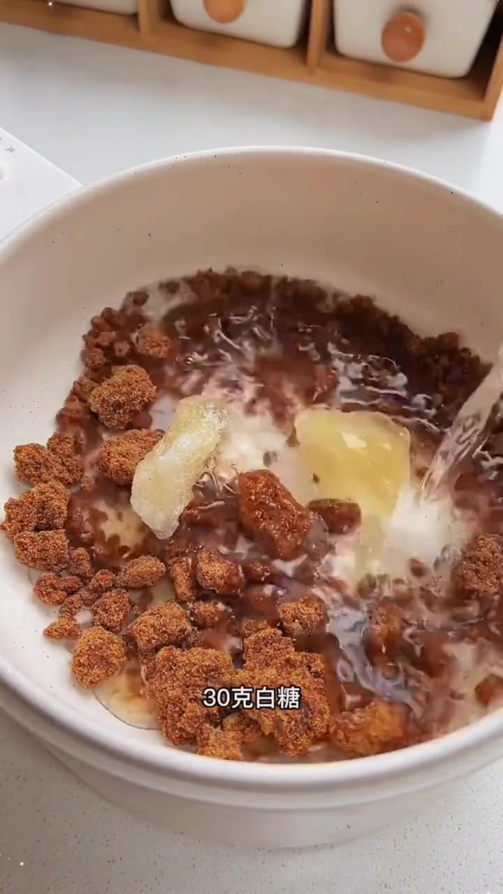 冰汤圆 芋圆 白凉粉 果冻 双皮奶 学会冰汤圆小朋友太高兴了,再也不用出去买了,芋圆水果加