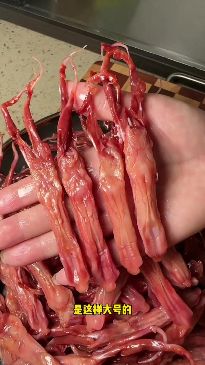 酱鸭舌 肉质厚实,酱香入味 好吃到停不下来 地方特色美食