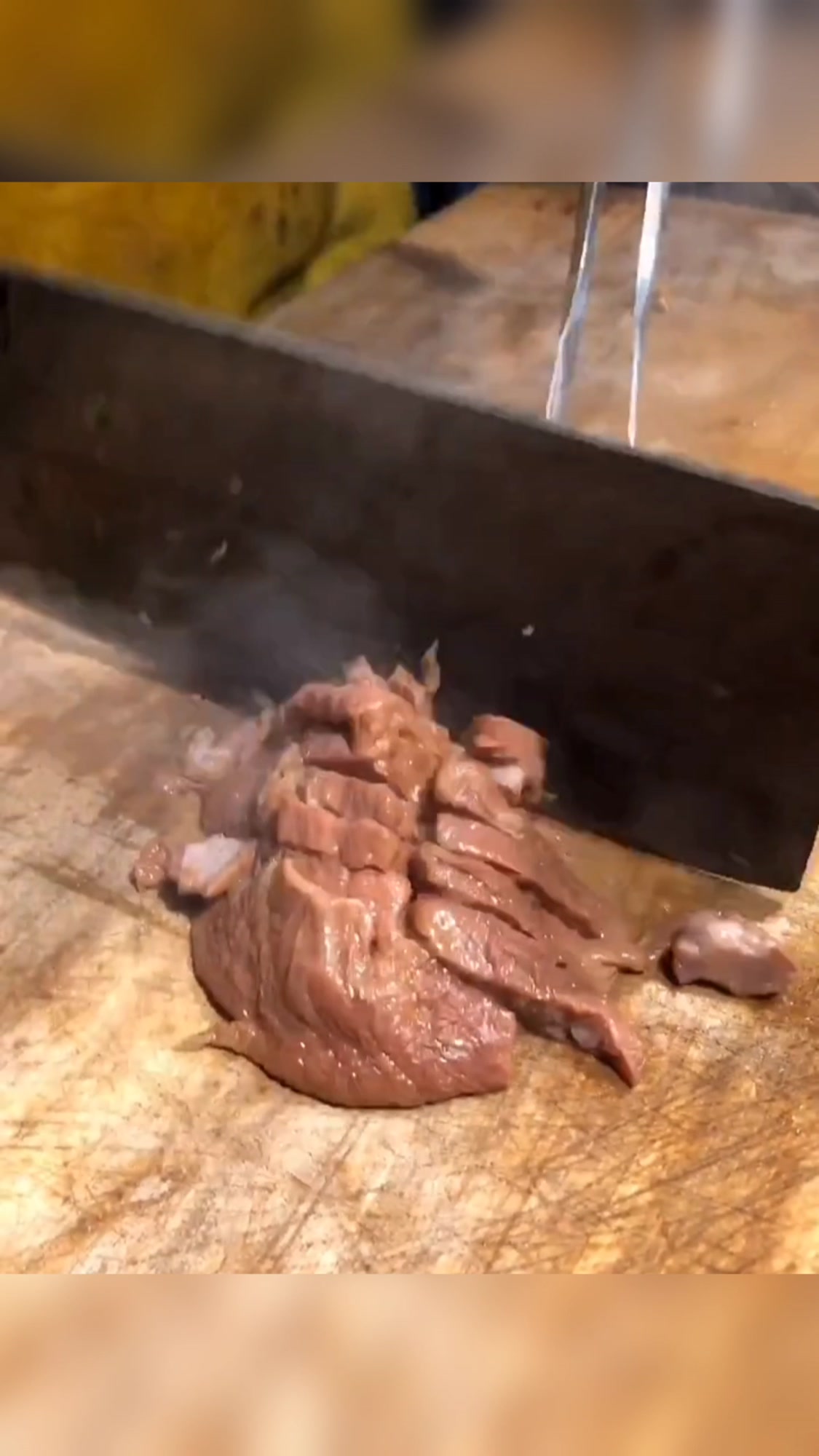 在北京小吃培训学校教你学习正宗的老北京卤煮火烧