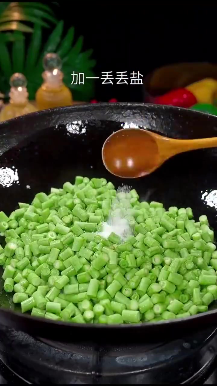 简单做法肉沫豆角好吃又下饭 美味辽宁等您来