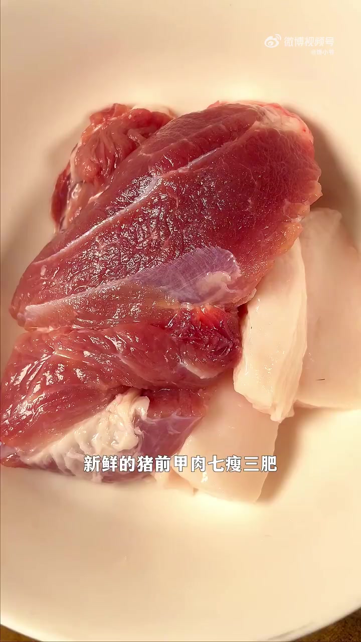 舌尖上的武汉「汽水肉」是武汉人夏天非常喜欢做的一道家常菜,滋味鲜美,口感嫩滑,清爽不油腻。