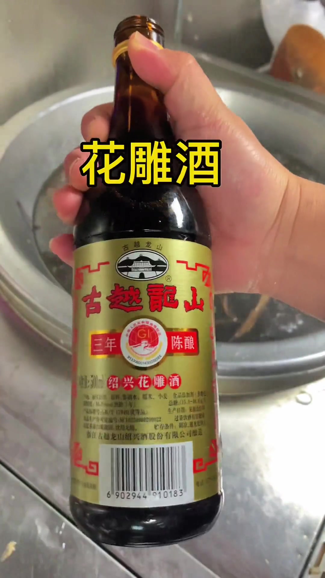 天气冷了,腿脚开始发酸,那就煮一碗草根汤。用番鸭或者猪脚,兔子,都可以炖汤。这是一道小众美