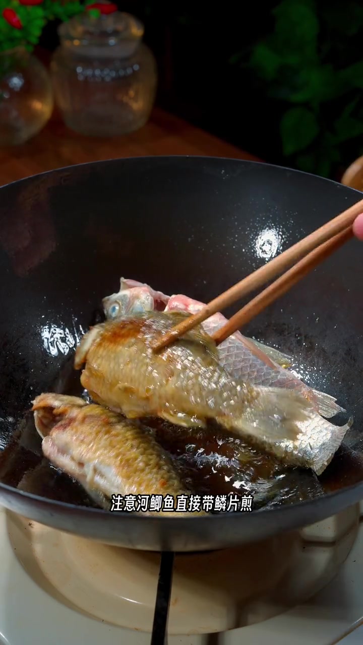 这个季节是吃萝卜的好季节,萝卜怎么做好吃,今天这个方法分享给你 萝卜丝 鲫鱼汤