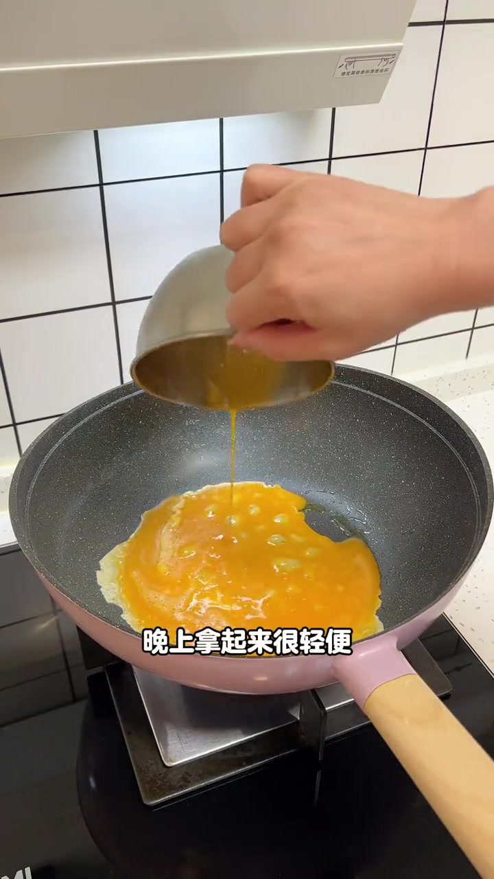 姐妹们!买一次这个打蛋碗至少用个十年八年都不带坏的 打蛋液 调料汁左烘焙都能用上 厨房好物