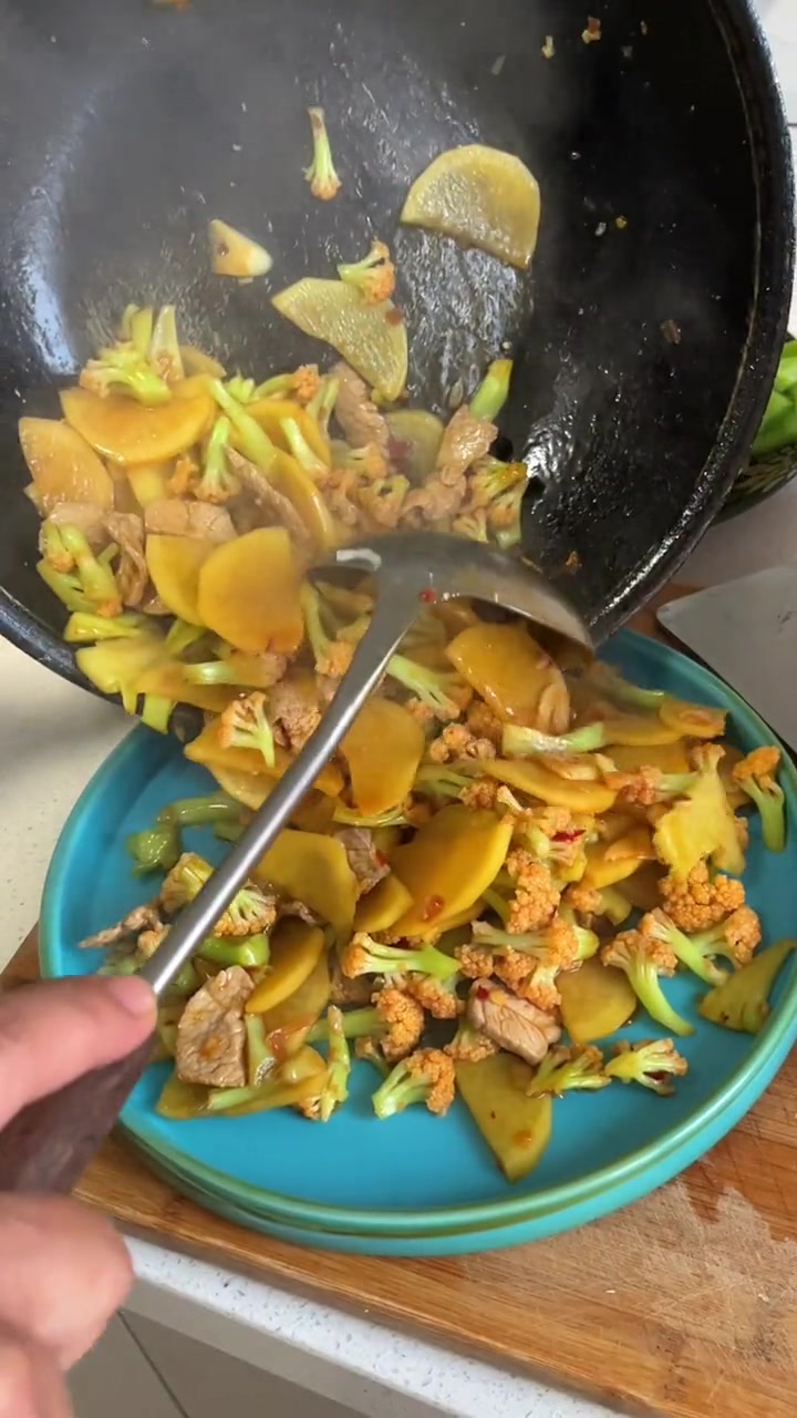 菜花炒土豆片这样做!我都不敢想这碗饭有多好吃 菜花 土豆片 土豆的神仙吃法 美食卷王挑战赛