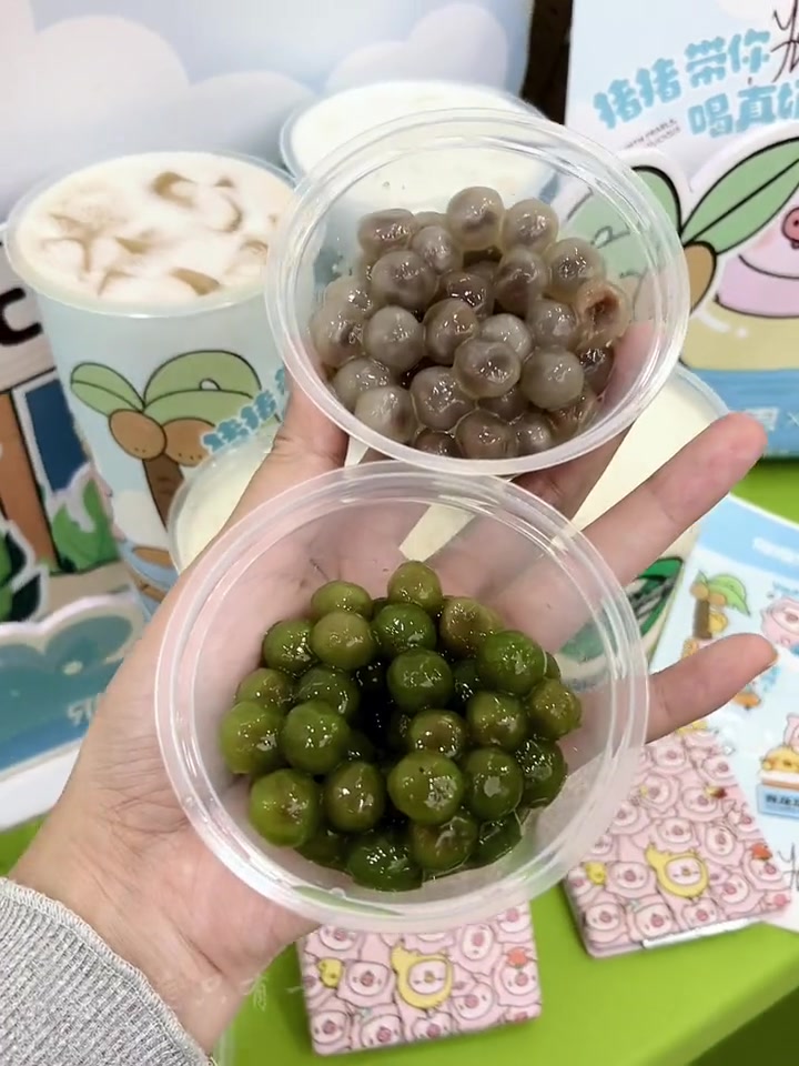 一口居然就喝到了猪猪哎!雅克雅思 一口糯叽叽才是奶茶本体吧