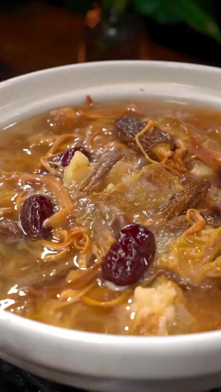 天冷了,男朋友又加班,给他做个排骨菌菇汤,营养好喝,来一碗暖心又暖胃 菌菇汤 煲汤 排骨汤