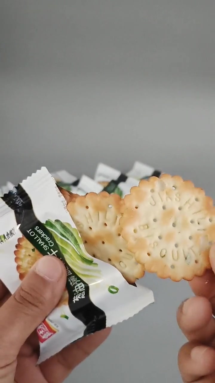 零食推荐 追剧小零食 嘉士利饼干 浓香四溢真的好吃 薄薄的脆脆的 咔哧咔哧一会就一堆外皮纸