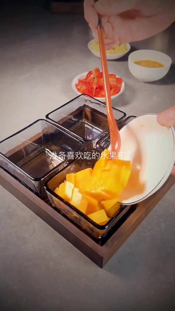 白凉粉 冰粉 双皮奶 果冻 烧仙草 学会了这个白凉粉做的果冻小朋友太高兴了,再也不用出去买