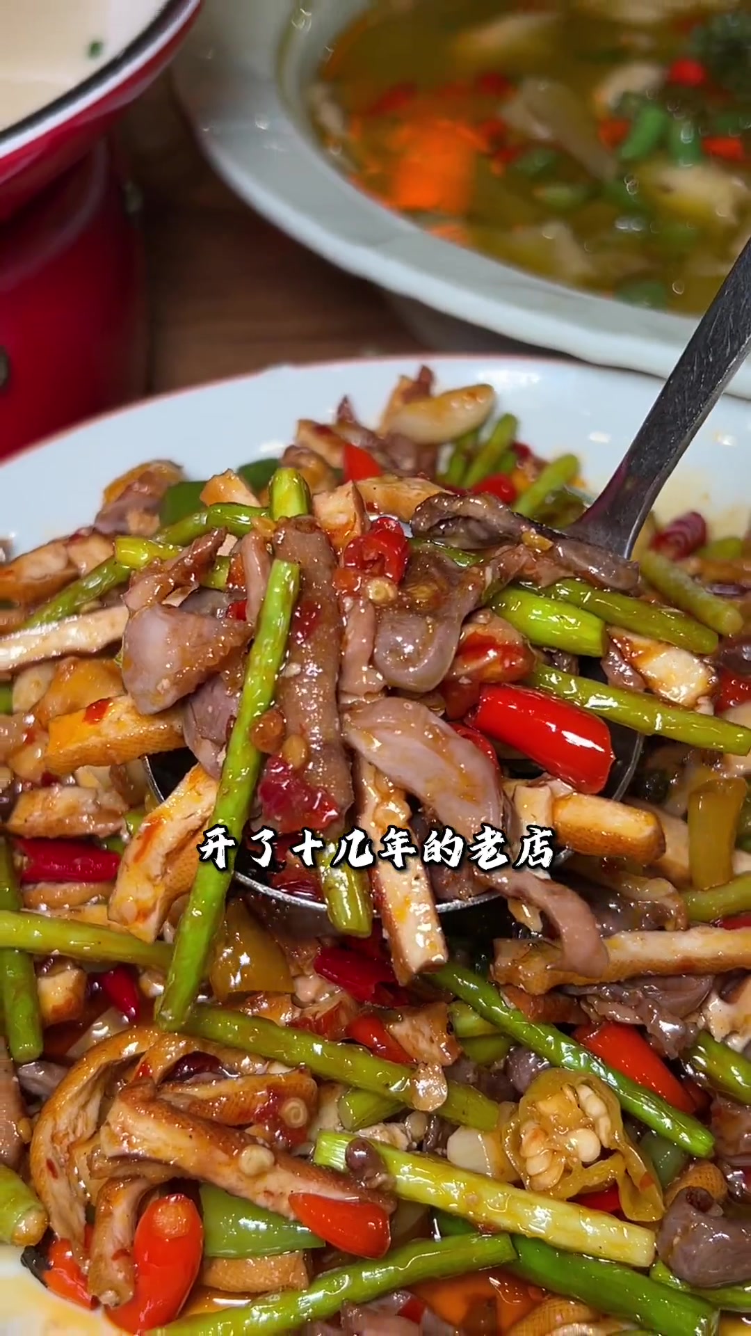 彭州的鸡毛店!99一大桌,六道大菜!适合一家人的口味,赶紧冲 妈呀太香了 好吃不贵经济实惠