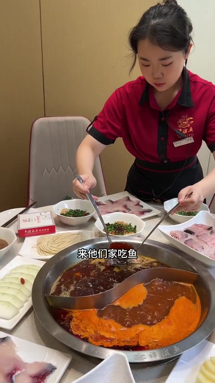 谭鱼头 还记得他吗?国庆吃喝玩乐节 一起吃火锅 中秋 火锅约起来 吃鱼