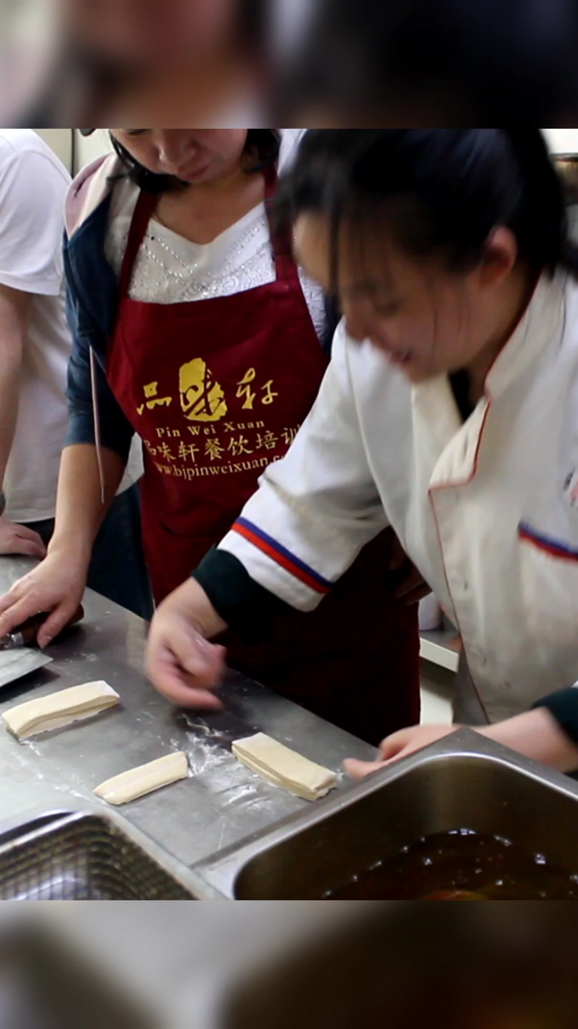 早点油条教学技术培训,北京哪有学习油条技术的学校?