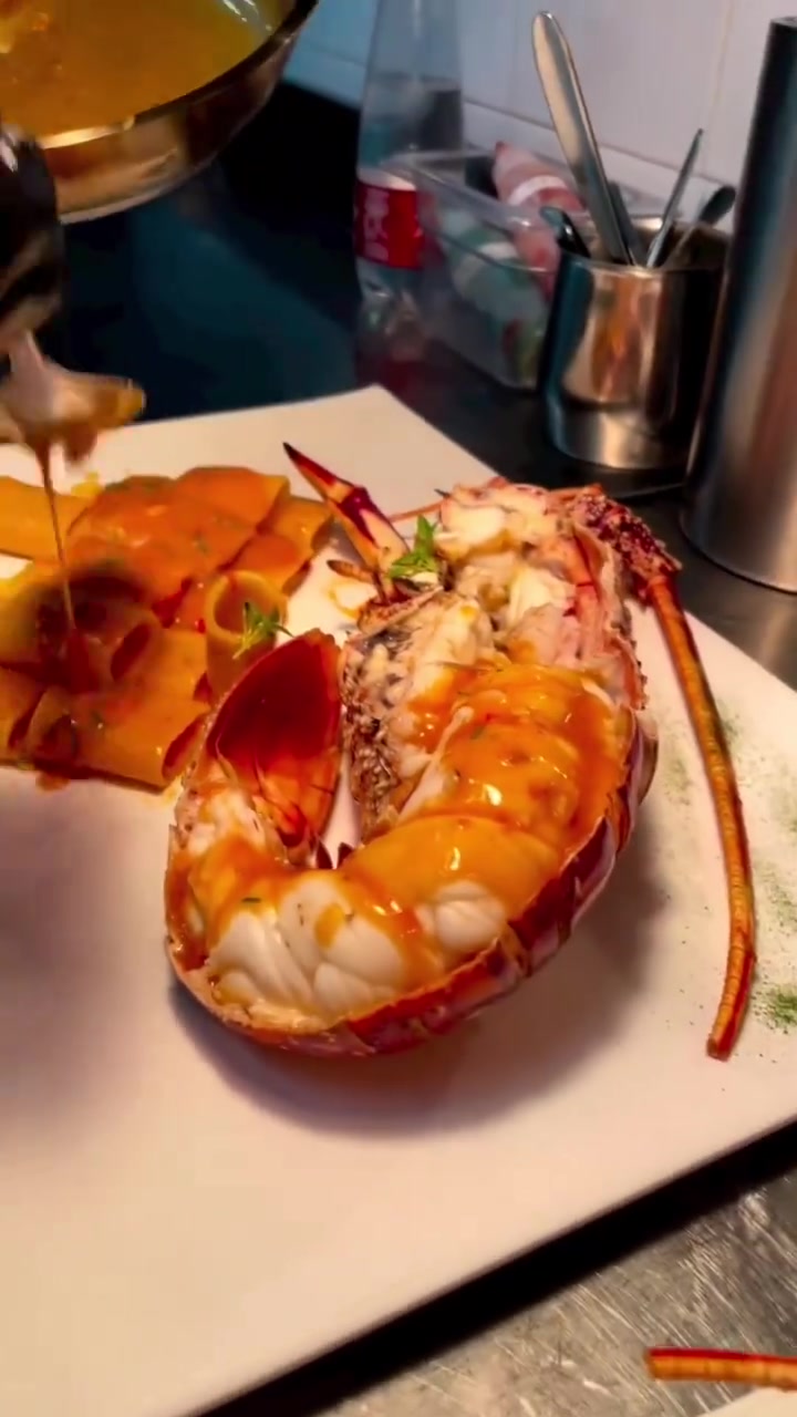 那不勒斯一家历史超过100年的滨海餐厅,MM lounge Restaurant 的招牌菜