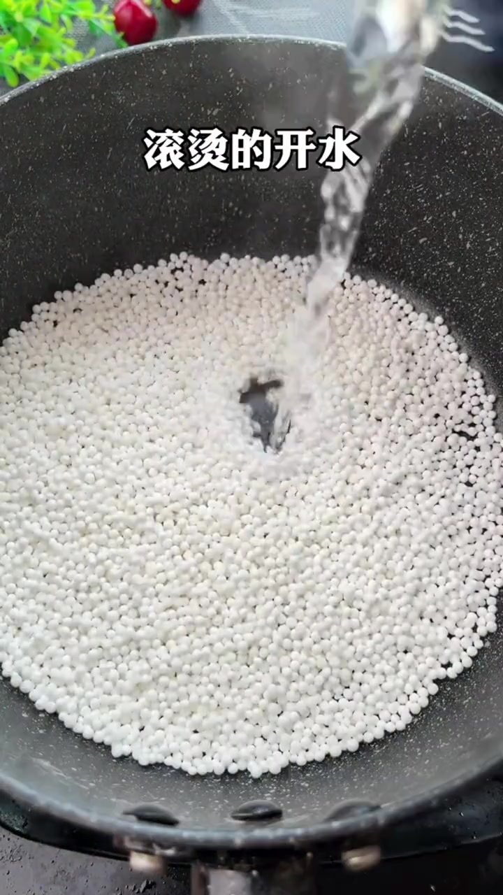 女朋友想喝奶茶店的 芒果西米露,自己在家给她做,做法简单,家里有男朋友的快让他给你做起来 