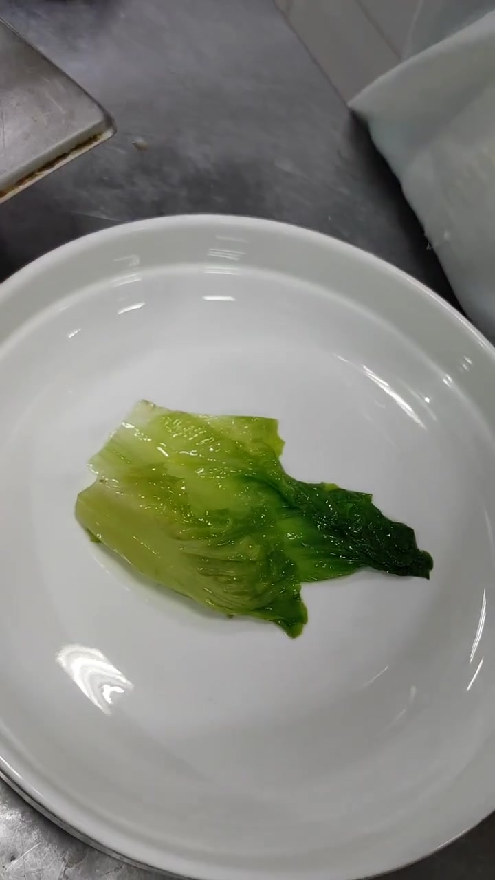 朋友们;白灼罗马生菜如果做不好,菜叶就会变黄,点赞收藏起来吧