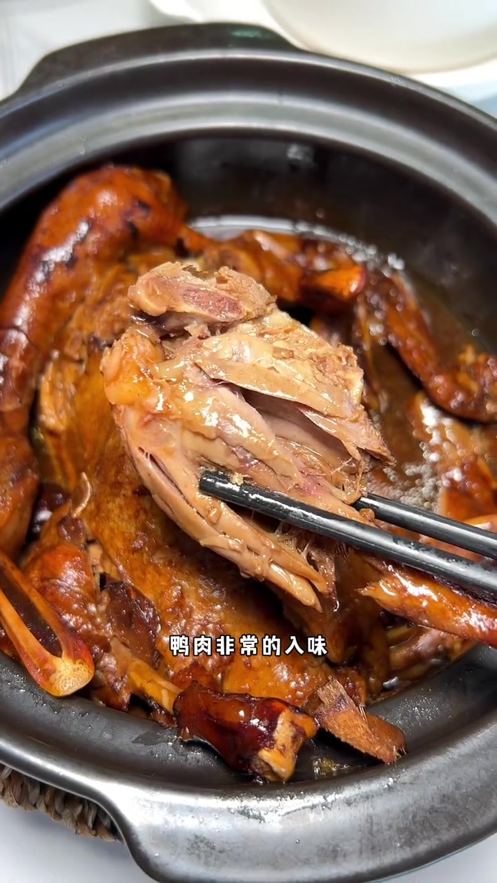 今天来长泰旅游顺便品尝这家很有特色的炮筒鱼~口味很不错.锁住了鱼的鲜美,另外其他特色菜也很