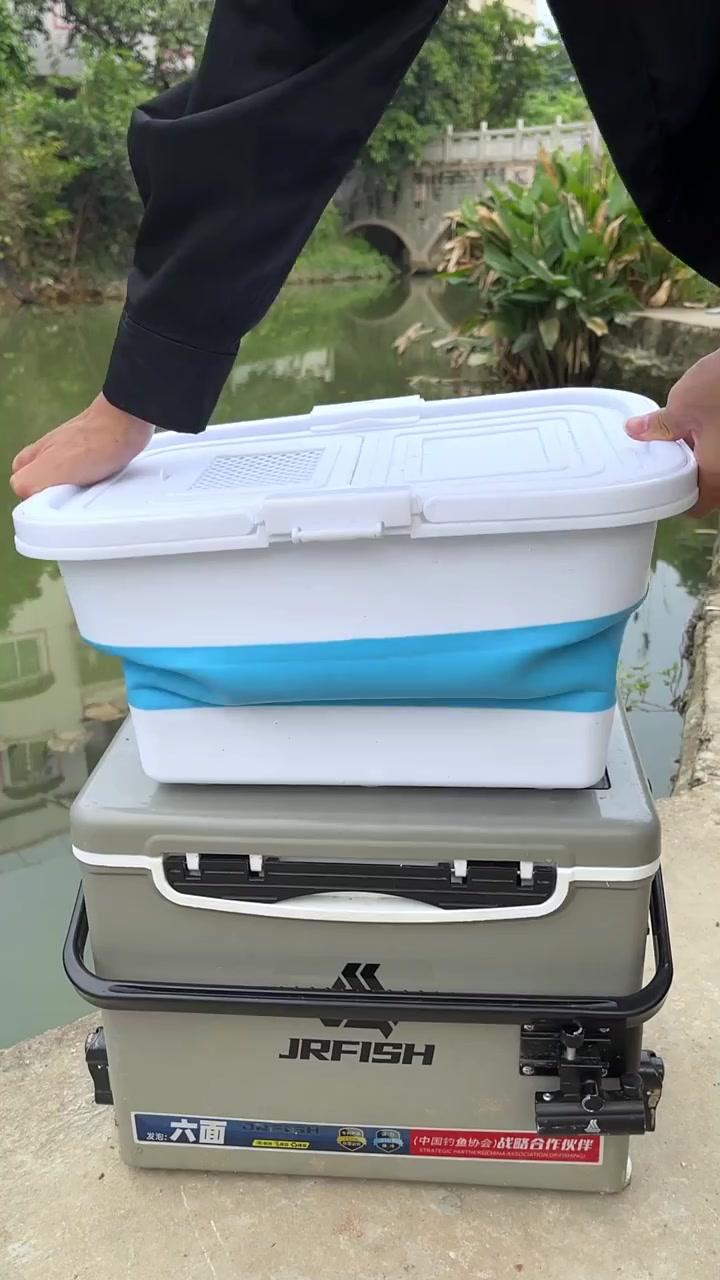 自带放鱼天窗,搭配增氧泵,钓起来的鱼不会死掉,带回家还能养很久