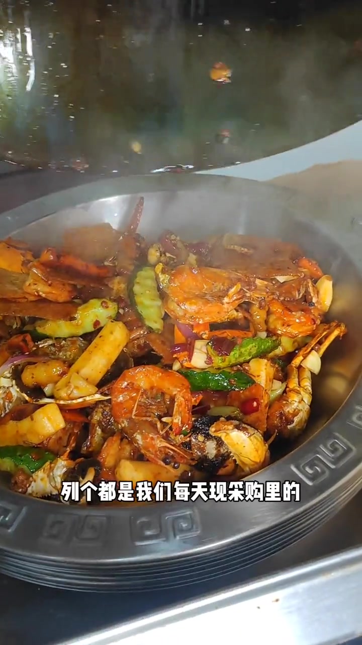 应山0048香辣虾,她家的虾蟹都是当天采购,现在推出3~4人餐有1份虾兵蟹将+5个配菜 广