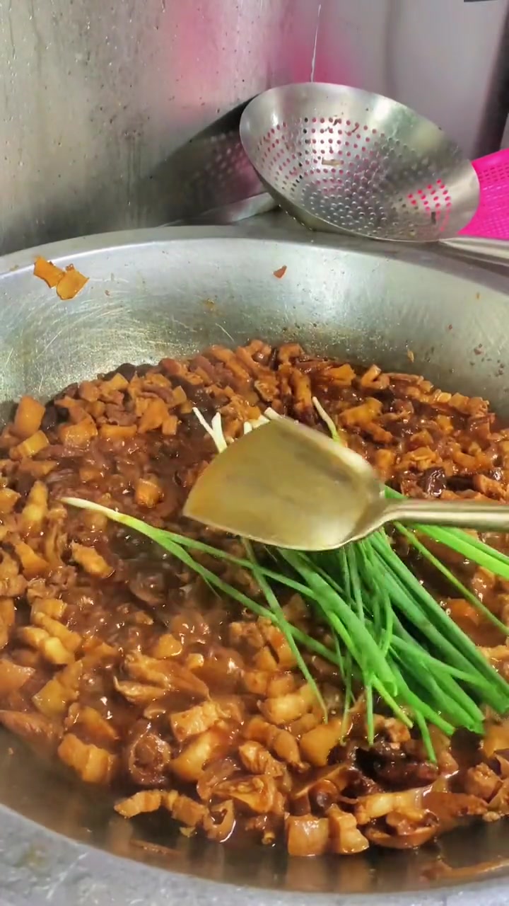 台湾卤肉饭,台式卤肉饭要想正宗,关键2步千万别错!酱香浓郁,猪肉软糯、肥而不腻,保证家人都