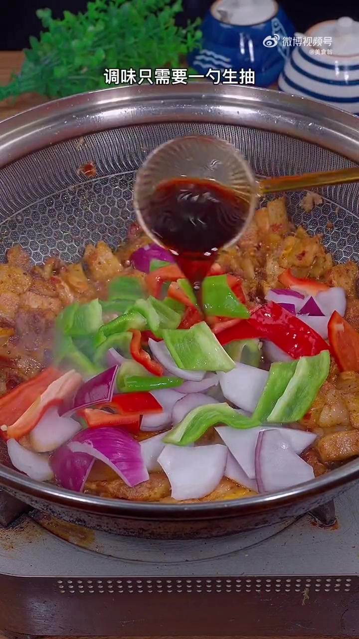 深夜食堂超话 以后想吃回锅肉了,自己在家就能轻松搞定回锅肉 深夜食堂 美食翁的微博视频