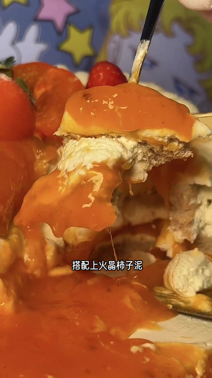 天呐没有女孩子可以拒绝美少女战士的蛋糕礼盒吧!好看又好吃店里还准备了相应的布景和衣服 生日