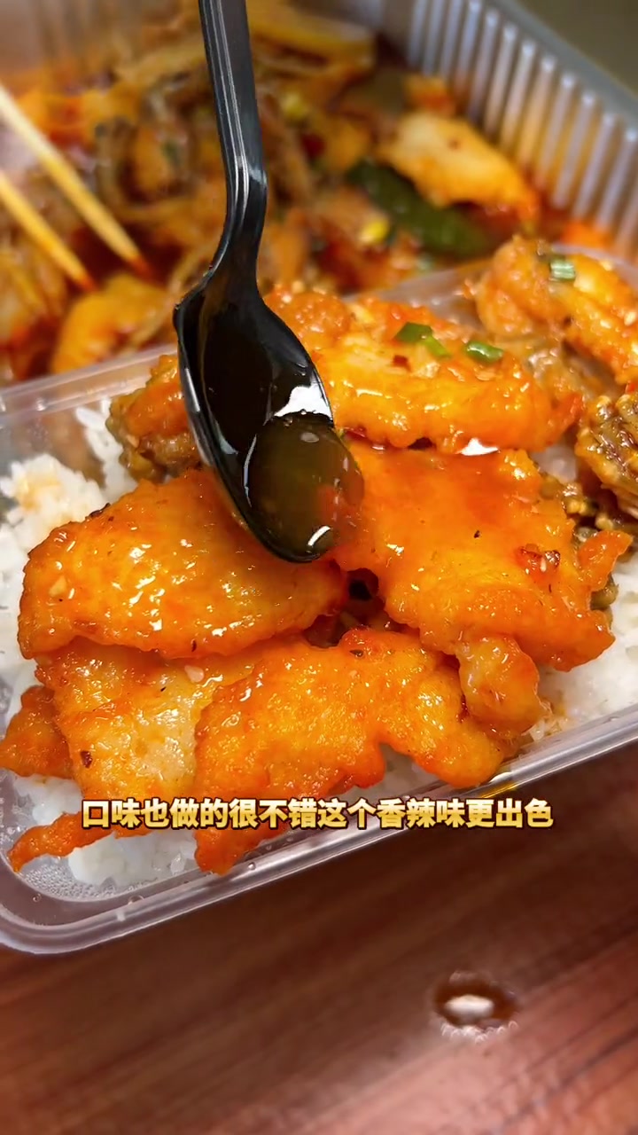 这也太方便了吧~虾点外卖这个套餐真的好吃又不贵,牛蛙拼鱼片超下饭的~ 外卖到家 牛蛙 深夜