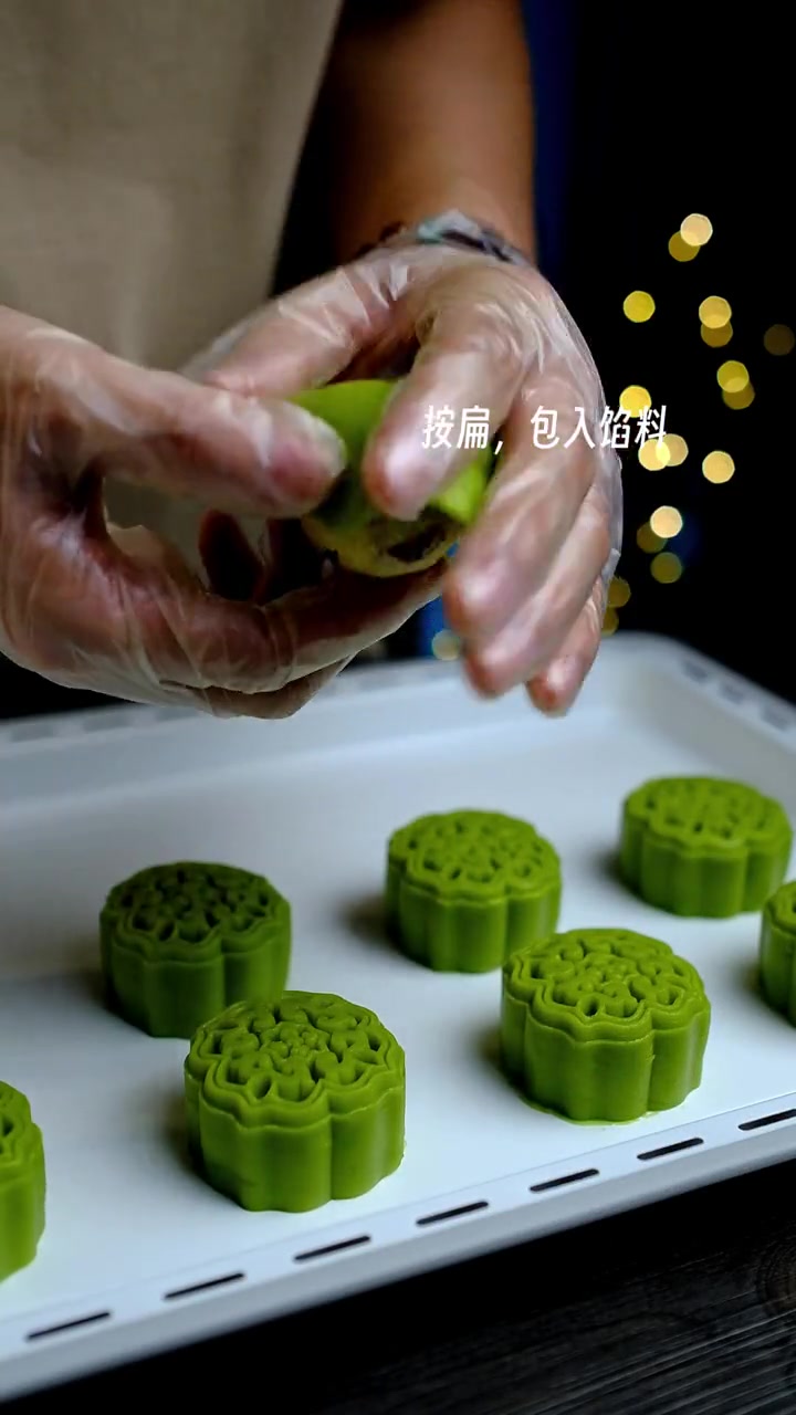 酥皮斑斓椰蓉月饼,祝宝子们中秋快乐!月饼 中式糕点 椰蓉月饼 治愈系美食