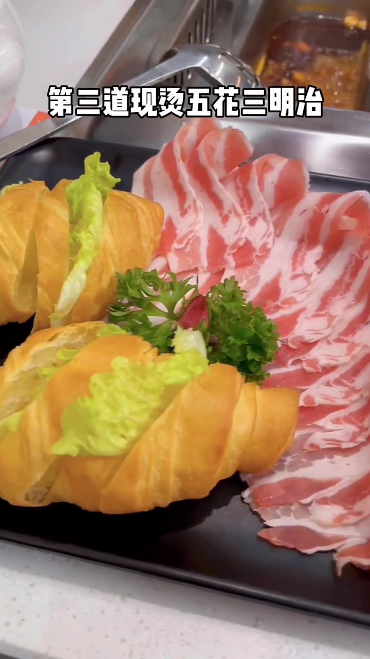 在火锅店挑战N种菜品新吃法,你见过算我输 创意菜 火锅 新吃法