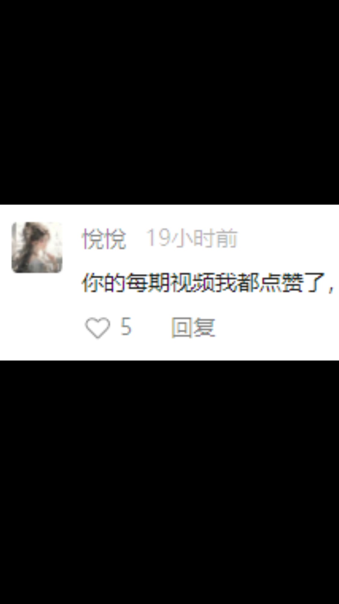 大家快来看!这个叼着棒棒糖的双马尾女孩是谁?