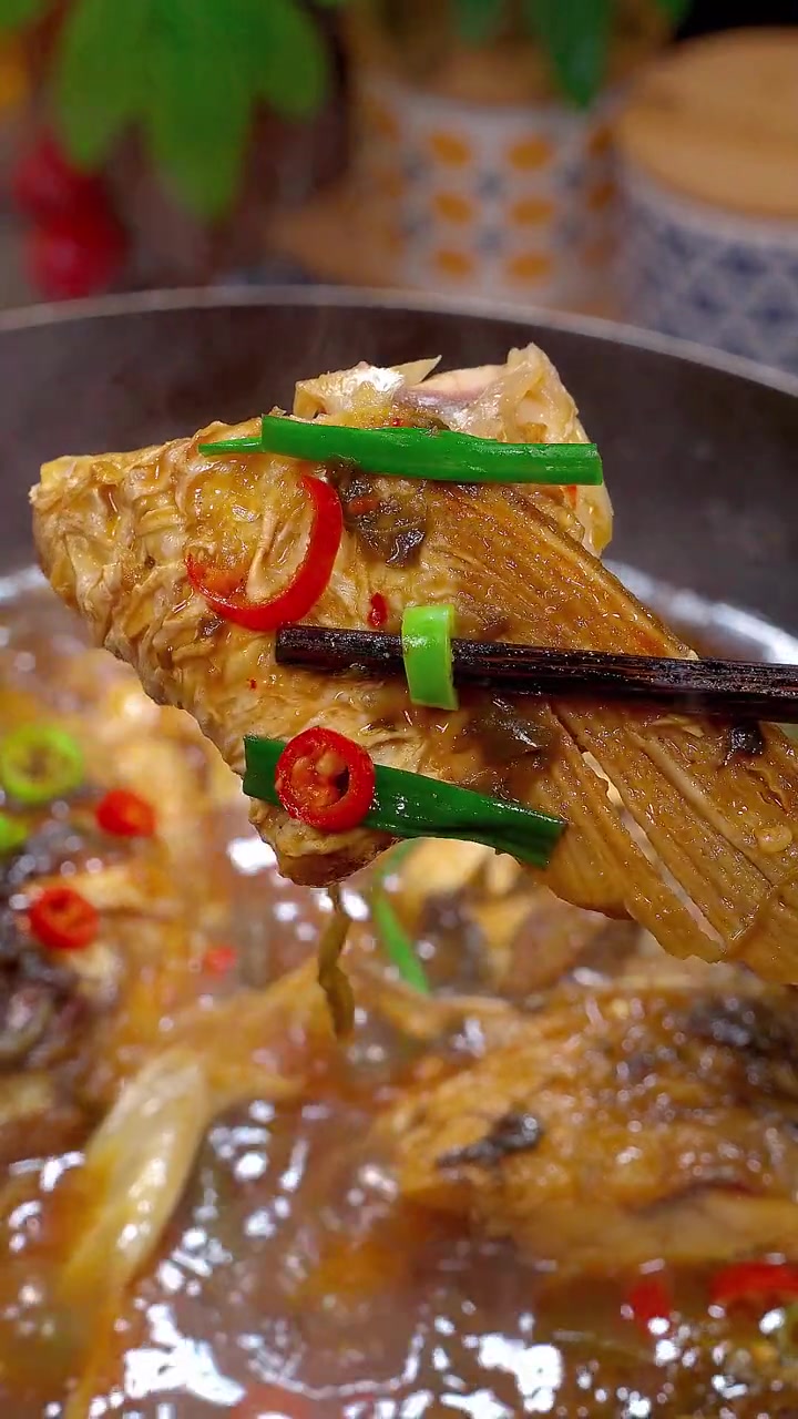 原来在家做酸菜炖鱼头这么简单,跟饭店一样的味道,汤酸味美,太哇塞啦 酸菜鱼 鱼头 金汤酸菜