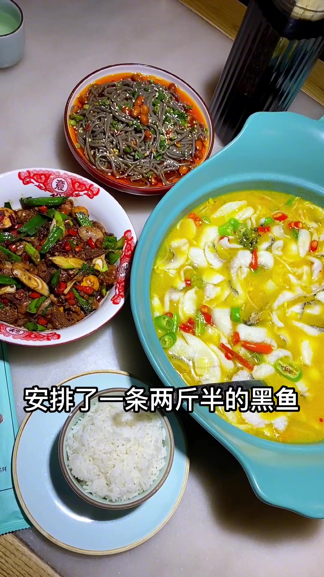 ⑧⑧就能在海心沙吃大盆青花椒砂锅鱼TC,2个人吃不完,3个人能吃撑!朋友家人吃个便饭太合适