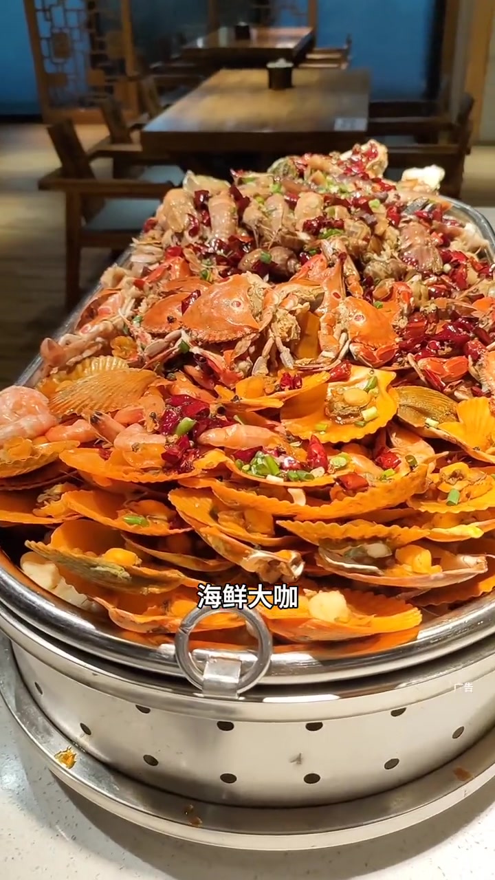 小龙虾、大闸蟹随便嗨,各种海鲜牛排,巴适得很,直播间有惊喜哦!小龙虾小龙虾吃起来 海鲜牛排