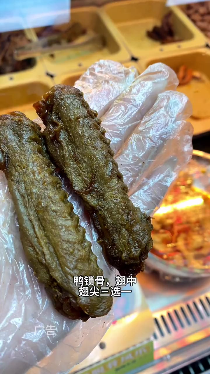绝味鸭脖,三荤一素四件套只要19.9。秋天也要快乐鸭 绝味鸭脖 中秋国庆逛吃指南 同城优先