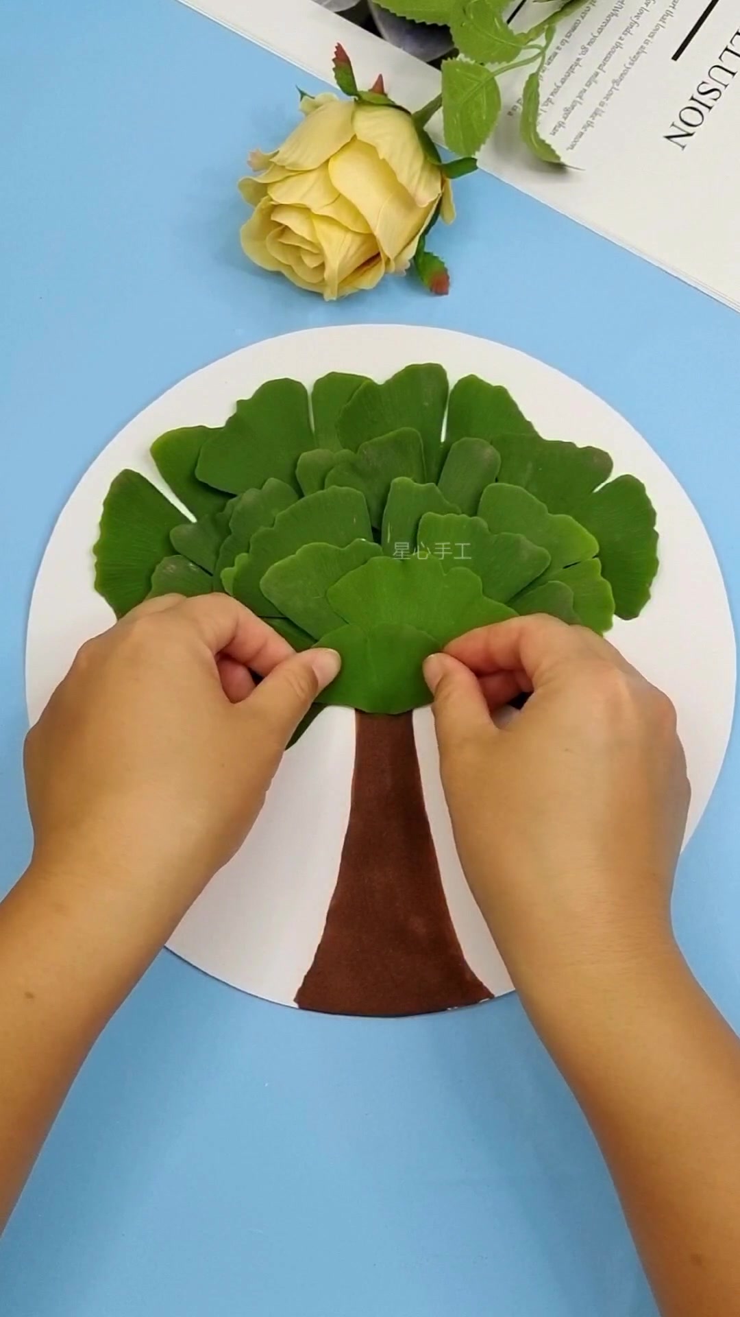 秋天树叶落了,做一幅树叶画,简单有趣