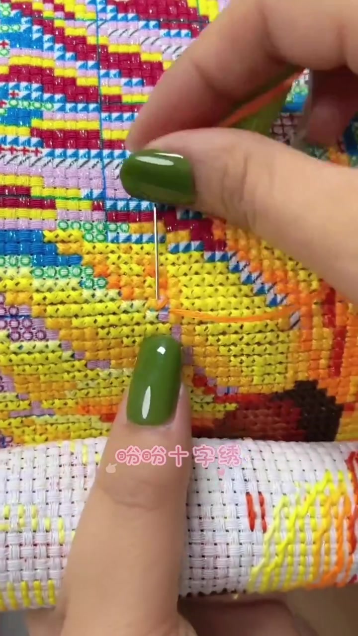 十字绣乱背阶梯走针教程,这样绣又快正面又好看,新手姐妹可以学起来……